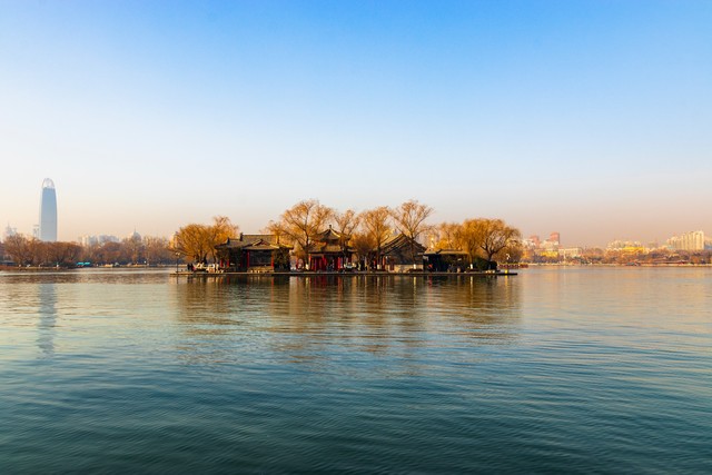 打卡青岛最美海滩银沙滩,青岛魅力海滩
