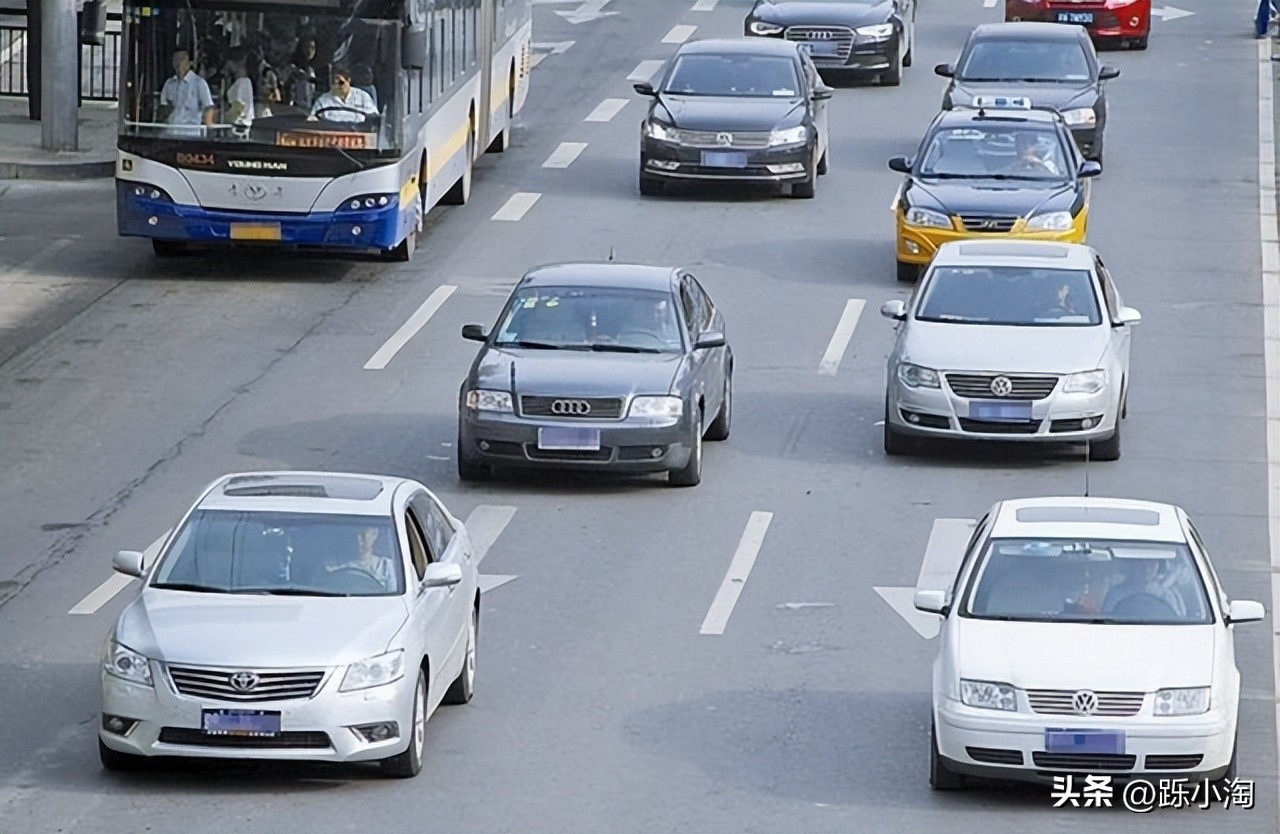 4000元工资适合开多少钱的车,月薪多少才能开30万左右的车