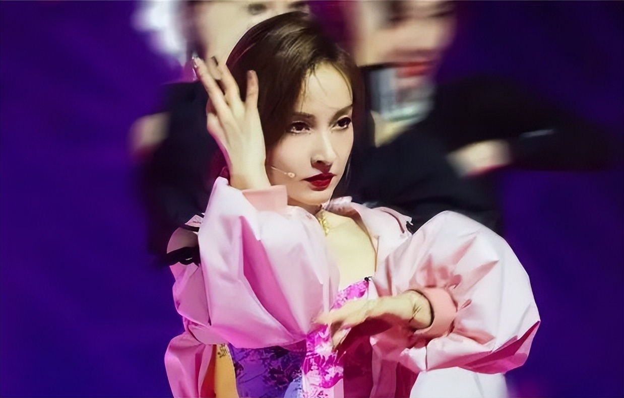 王心凌一个喷嚏炸翻全网,王心凌爆火芒果台被整懵