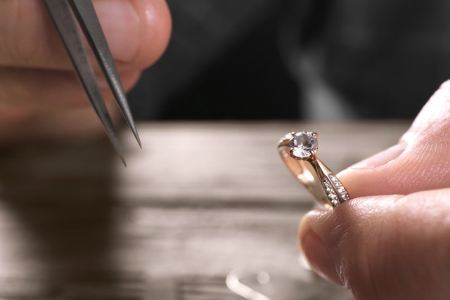 周大福两千左右的黄金戒指女士,周大福一个女士黄金戒指多少钱