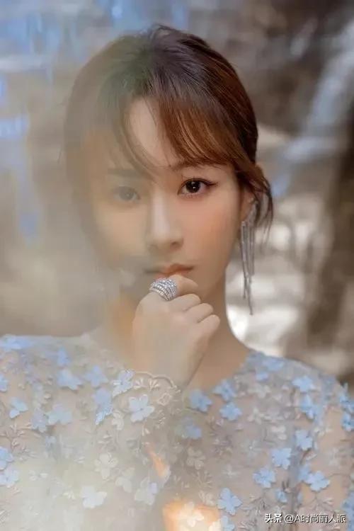 杨紫的惊艳写真照,杨紫牛仔短裤写真照片