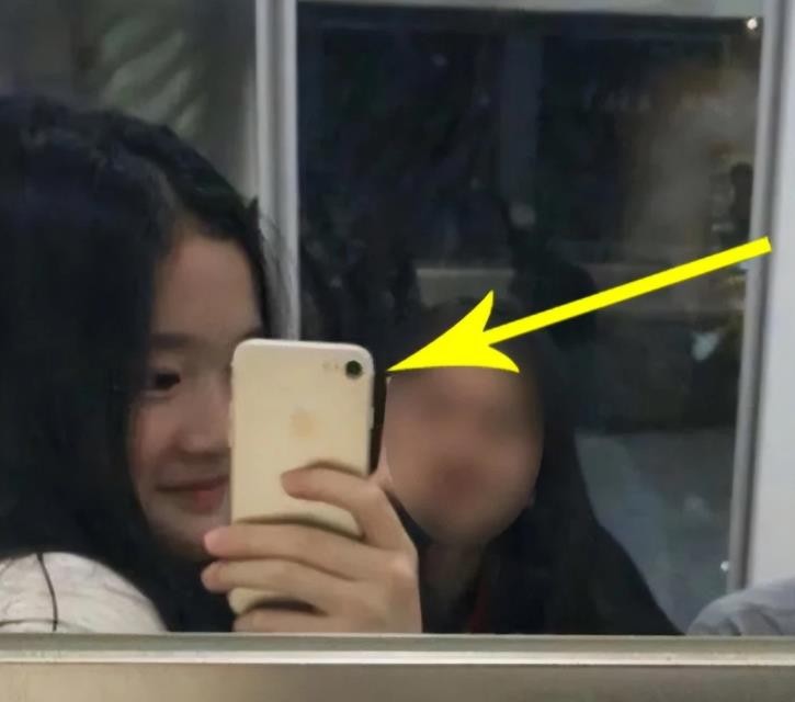 与川普女儿是校友，百亿千金却穿平价卫衣，喜欢和平民子女交朋友