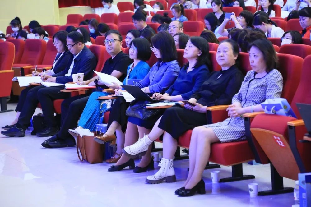 观摩课堂勤研习汇报心得促提升！曹妃甸小学语文教师谈培训心得