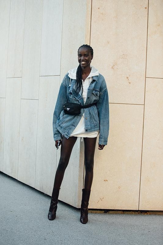 外套春天女牛仔,一衣多穿牛仔外套的n种搭配思路