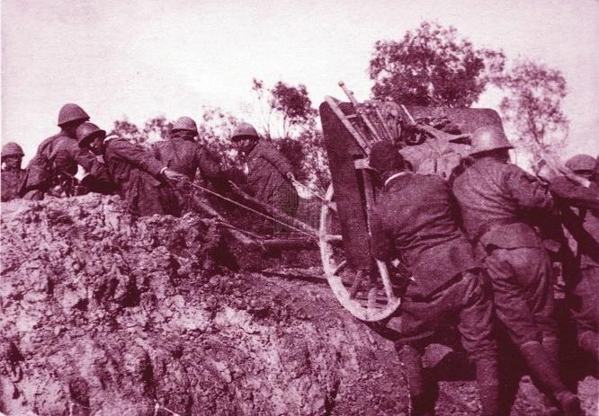 巾帼女兵连奋勇抗战全军覆没,百团大战美女战士被炸伤