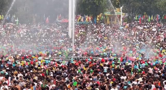 泼水节女子被撕扯雨衣怎么处理,泼水节被撕扯雨衣当事女生发声