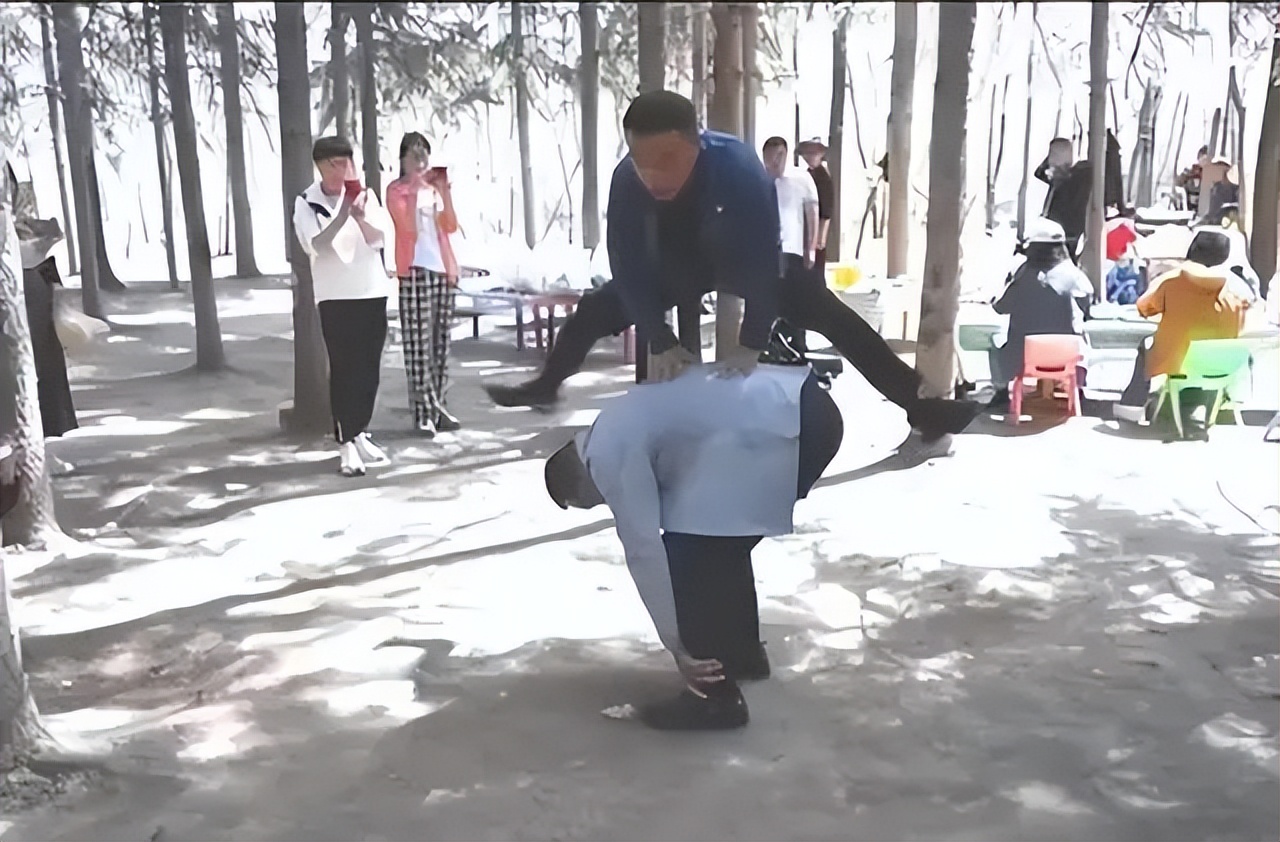 五个女博士魔性广告被指,五个女博士回应广告