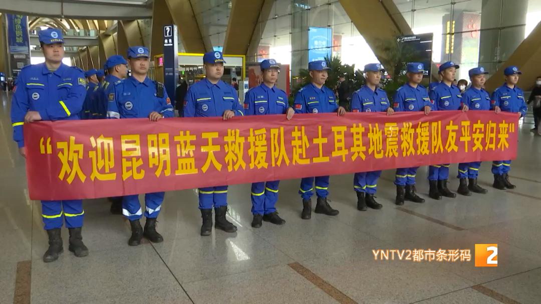 蓝天救援队英雄回家,蓝天救援队回家队长哭了视频