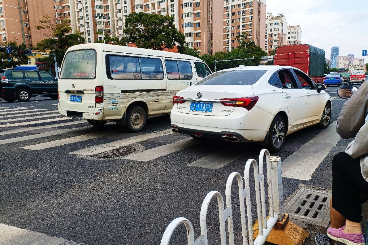 城市代步车宏光mini,电动汽车五菱宏光mini优缺点
