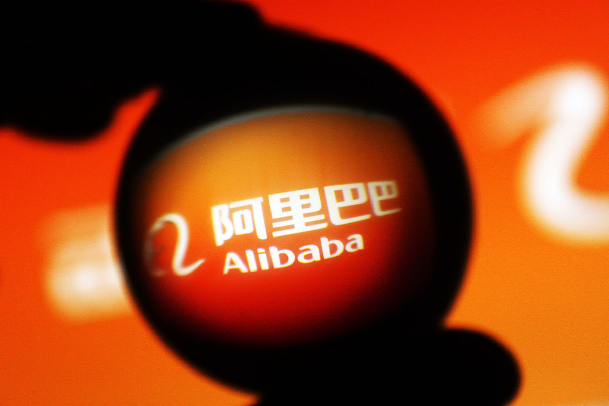 人心难测！马云回国后，突然遭“知己”背刺，反手套走360亿美元