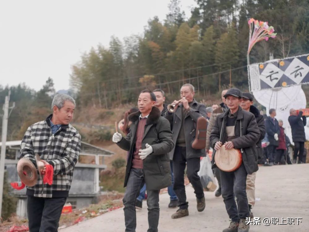 3万个职业伴娘假期五天日薪2000，揭秘那些冷门又赚钱的新职业！