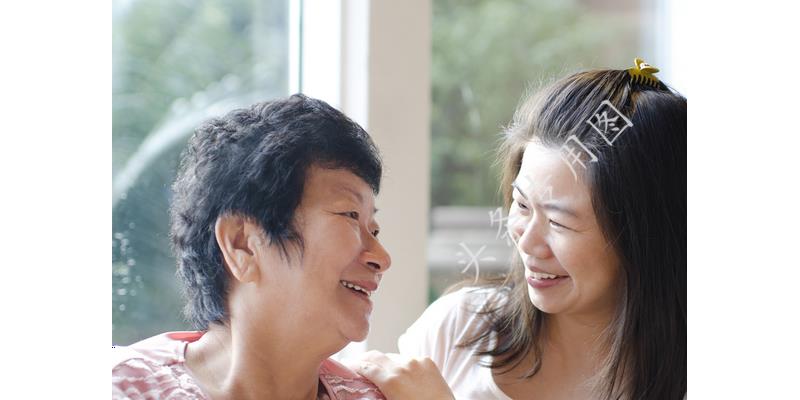 父母去医院没钱心里难受吗,家人住院自己也没钱简直崩溃