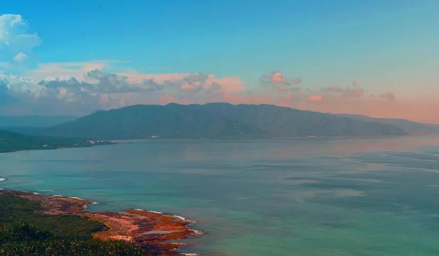 台湾“灵魂摆渡人”，放弃高薪工作，20年间自费送200位老兵回家