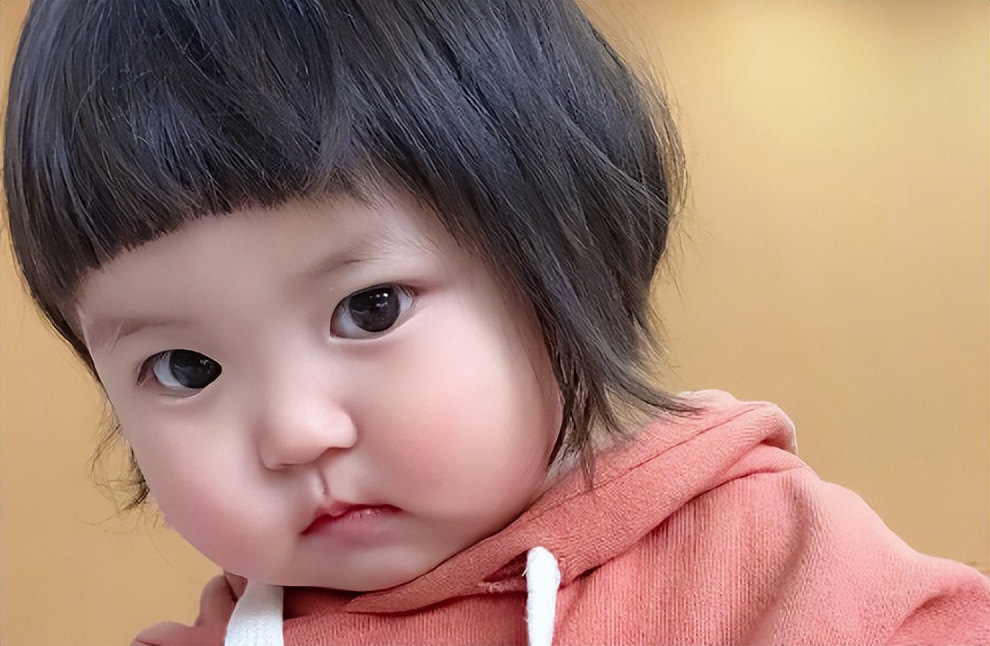 六岁小孩有一根白头发,孩子六年级有几根白头发