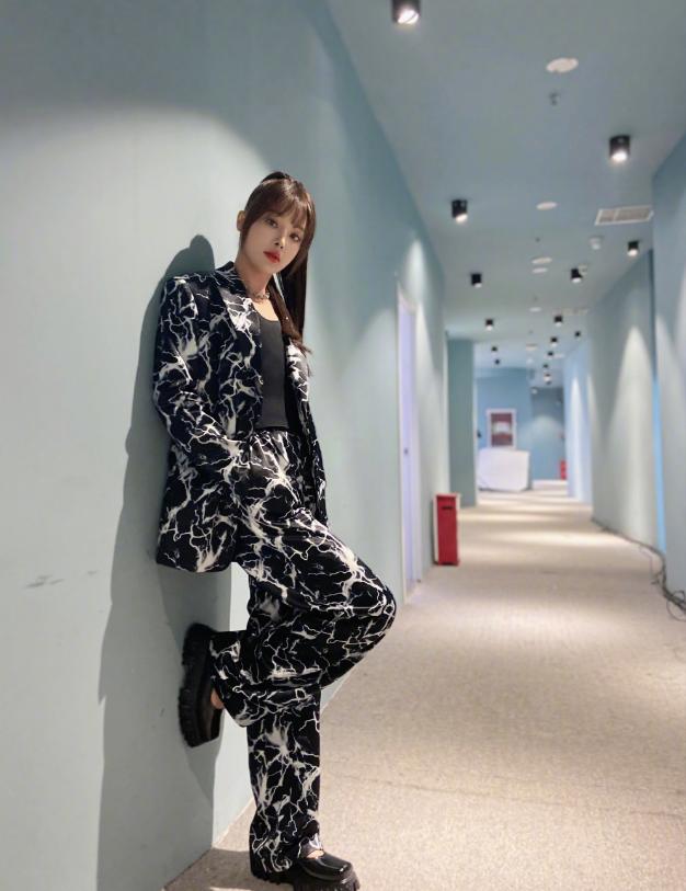 央视主持胡蝶父母从事什么工作,央视主播胡蝶出生日