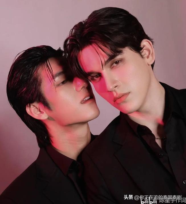 泰剧巨龙之爱MosPanuwat和BankMontop新杂志:元宇宙少年龙月臣服