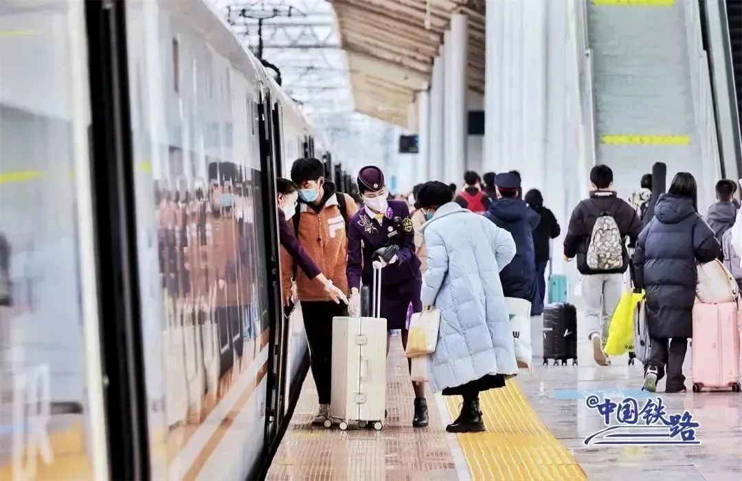 铁路部门何时开售2023年春运票,2022春运首日火车票今起开售