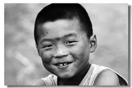 嘎子直播间称8999的手机卖1999，给粉丝的福利价。