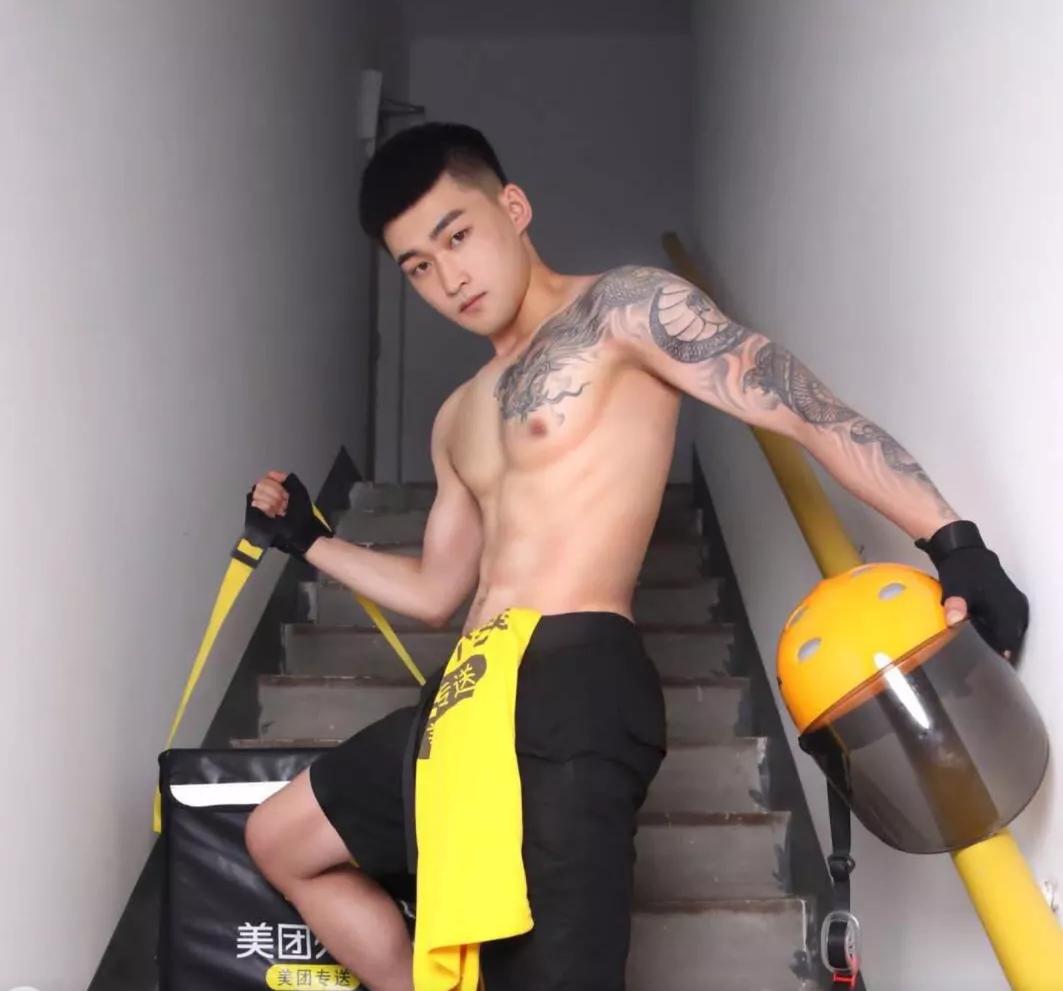 撞到了个帅哥,路上撞到帅哥