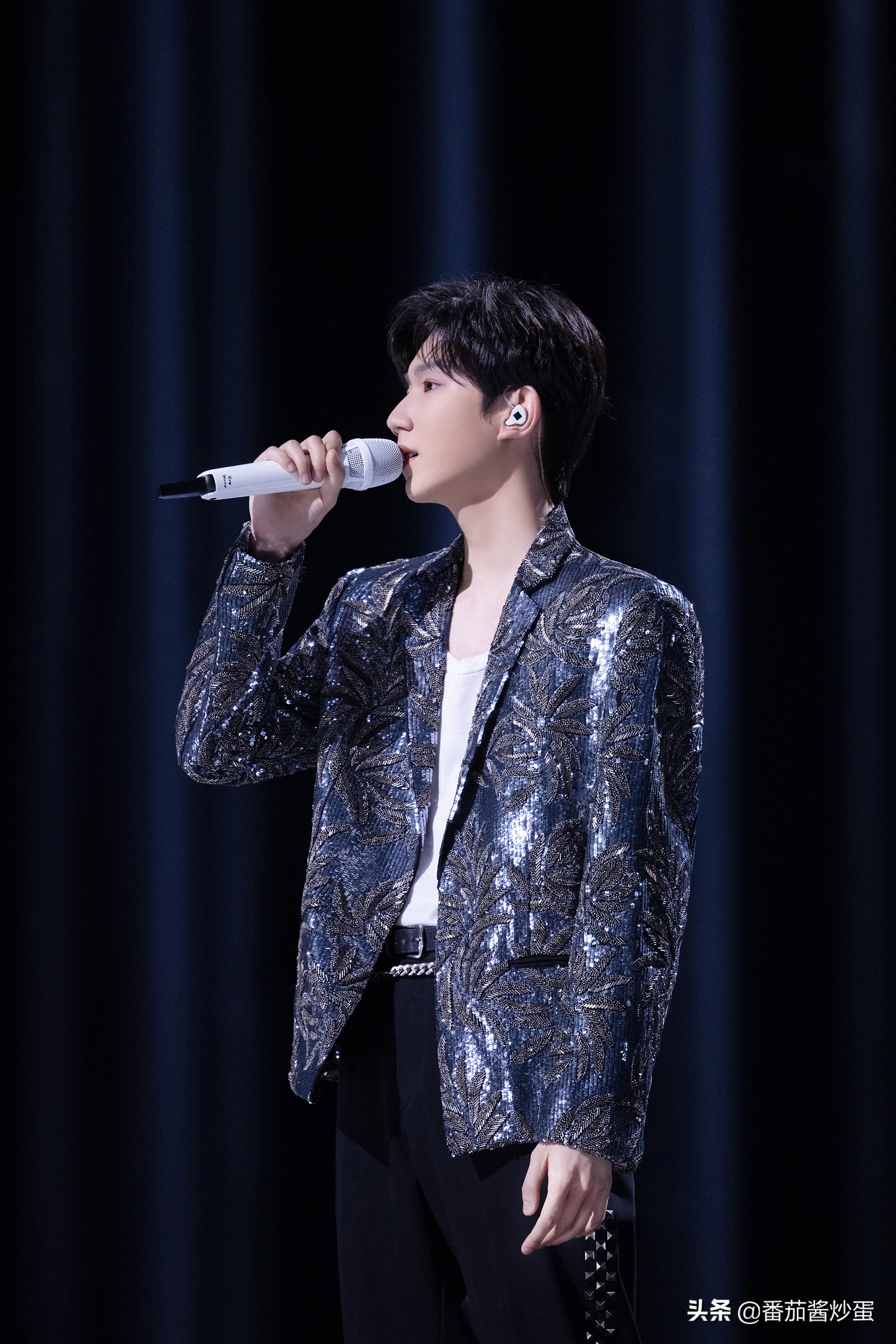 央视跨年收视率稳居第一，湖南卫视主持人阵容大变样，谢娜成歌手