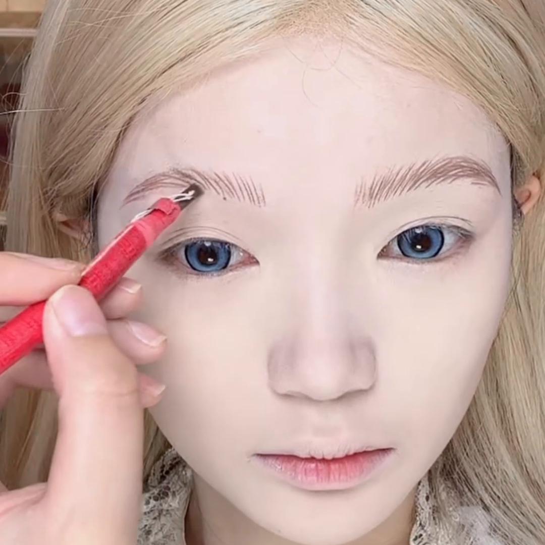 美妆新手如何5分钟搞定上学妆,拖了好久的试妆