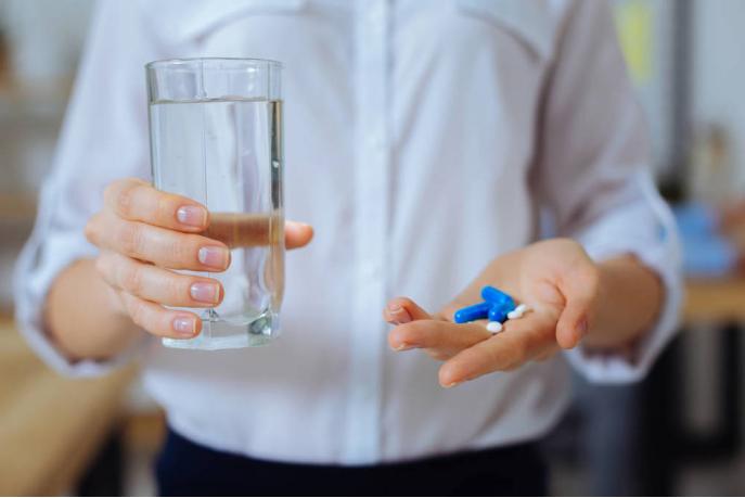 精神分裂人格分裂的前兆,人格分裂是精神分裂的表现症状