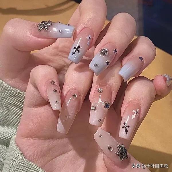 大学生那么轻松应该赚了很多钱吧,赚大学生的钱