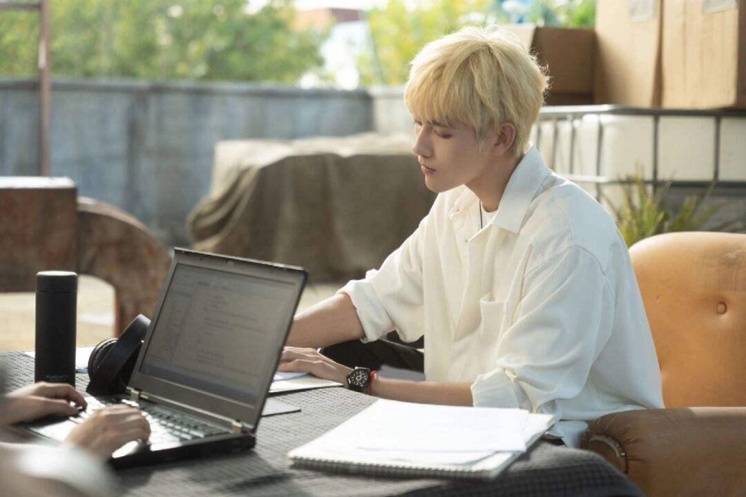 陈飞宇帅气超燃,陈飞宇金发冷颜