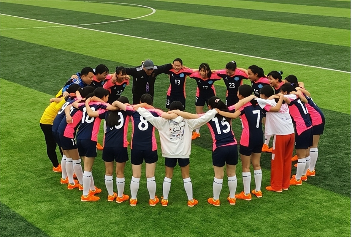 公安部定点帮扶的足球队，赢了！