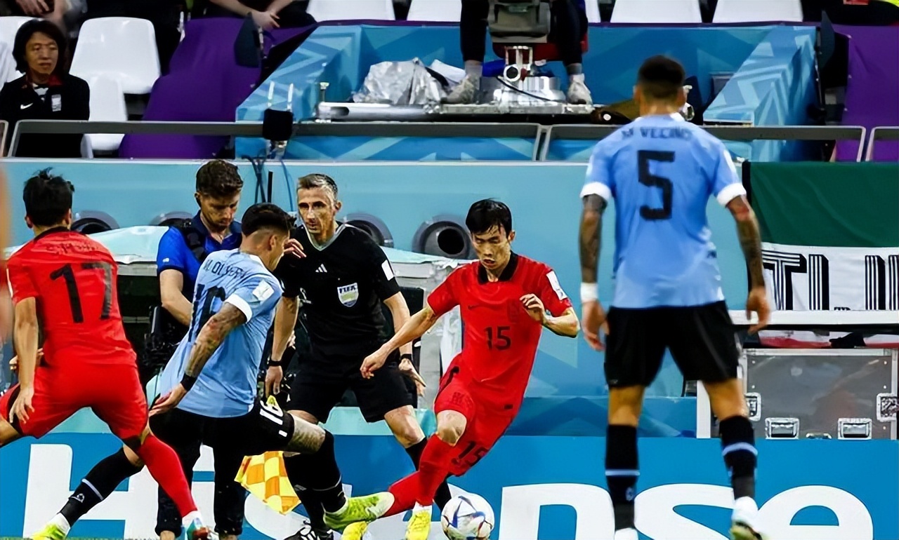 韩国队主教练被裁判红牌罚下,韩国队主帅被红牌罚下现场全过程