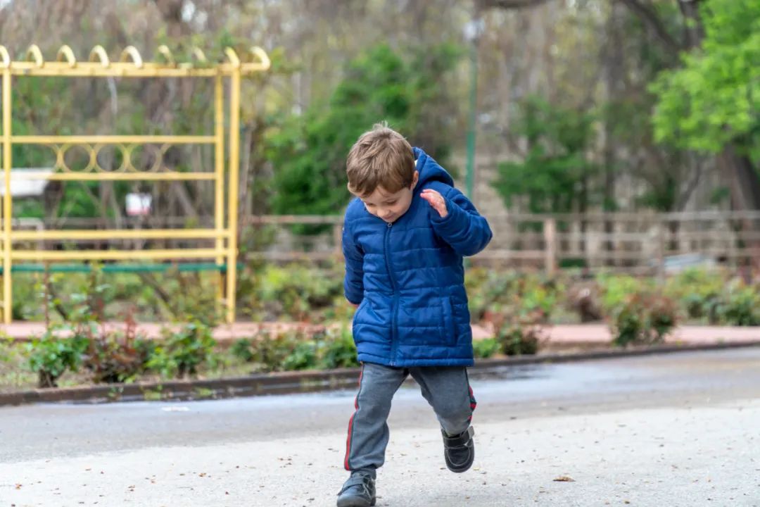 央视曝光！致癌物超标20多倍，儿童衣服选购原则看这篇