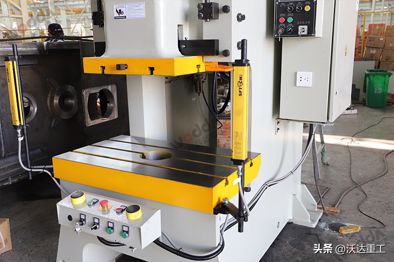 80吨高速冲床多少钱,淄博80吨冲床有多重