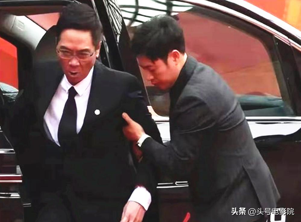 张颂文北京国际电影节搀扶关锦鹏,张颂文哭了的图片