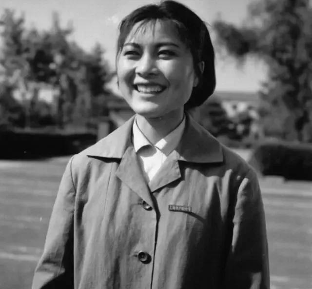 老电影海燕,老电影两个小足球队1956插曲