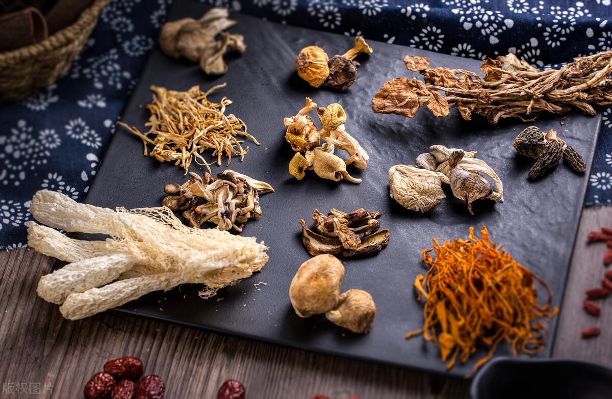 头发早白什么原因中医,头发白中医专家怎么调理