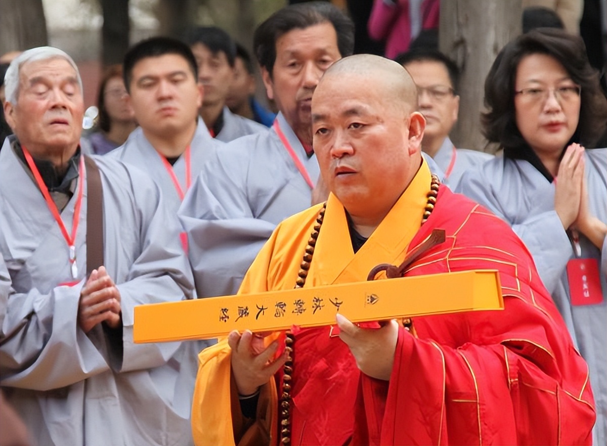 最会做生意的和尚释永信,少林寺方丈释永信袈裟