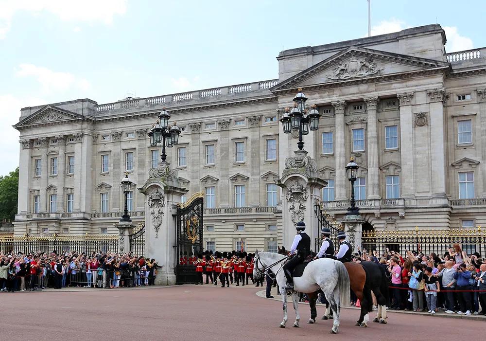 王室媳妇和梅根,哈里梅根和美国王室