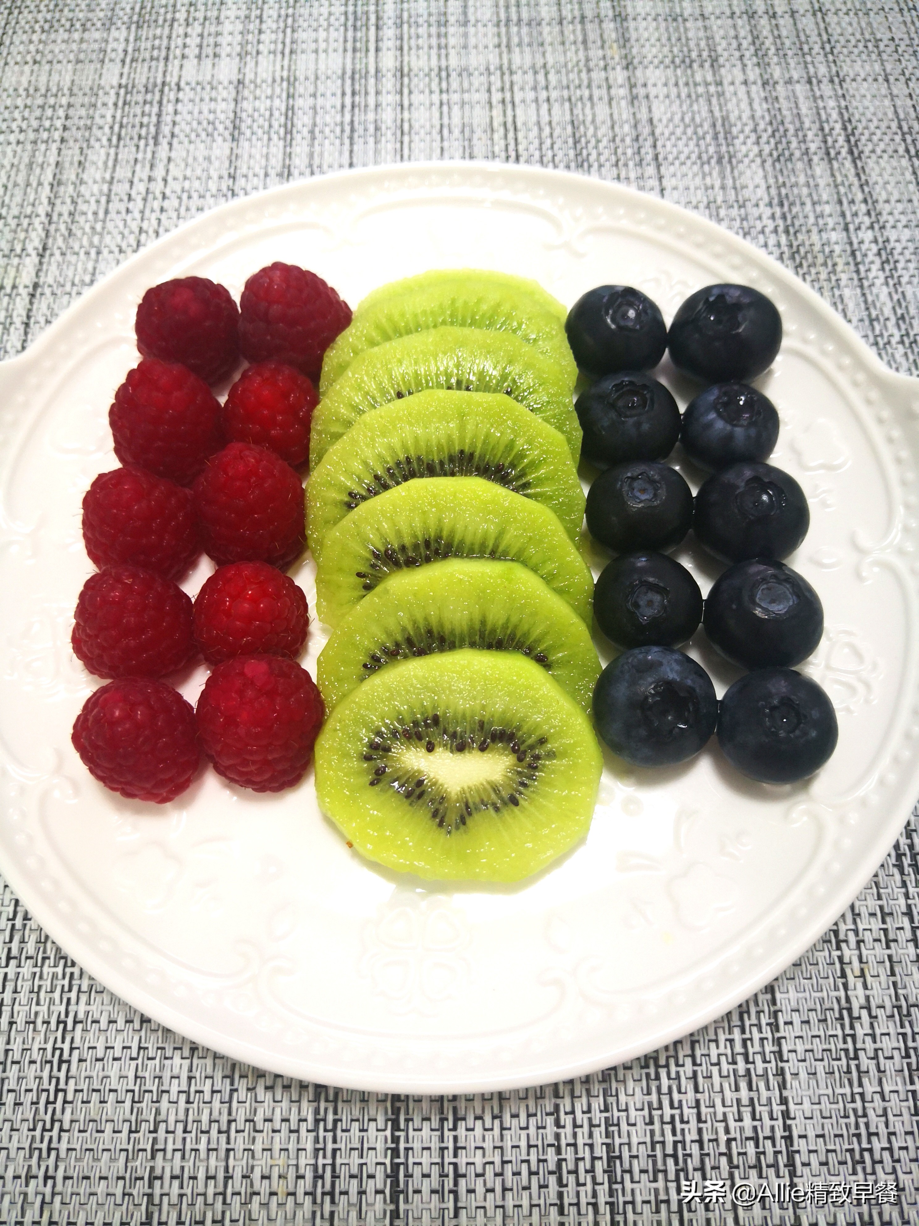 脆皮烤鸡做法烤箱教程,在家就能做的爆汁脆皮烤鸡