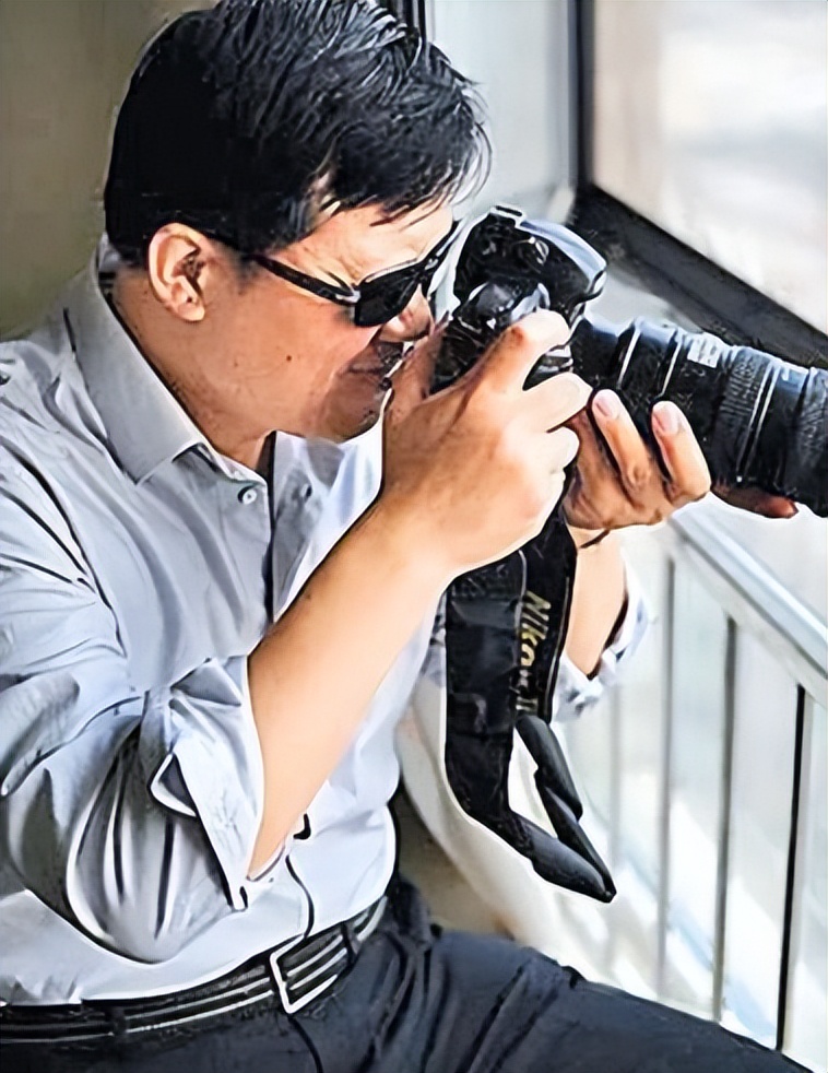 第一狗仔卓伟怎么火的,第一狗仔卓伟的传奇事件