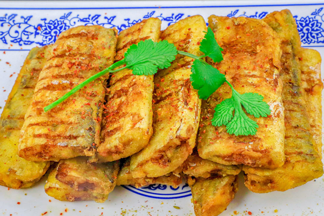 黑眼睛带鱼与黄眼睛带鱼的区别,带鱼大眼睛的好还是小眼睛的好