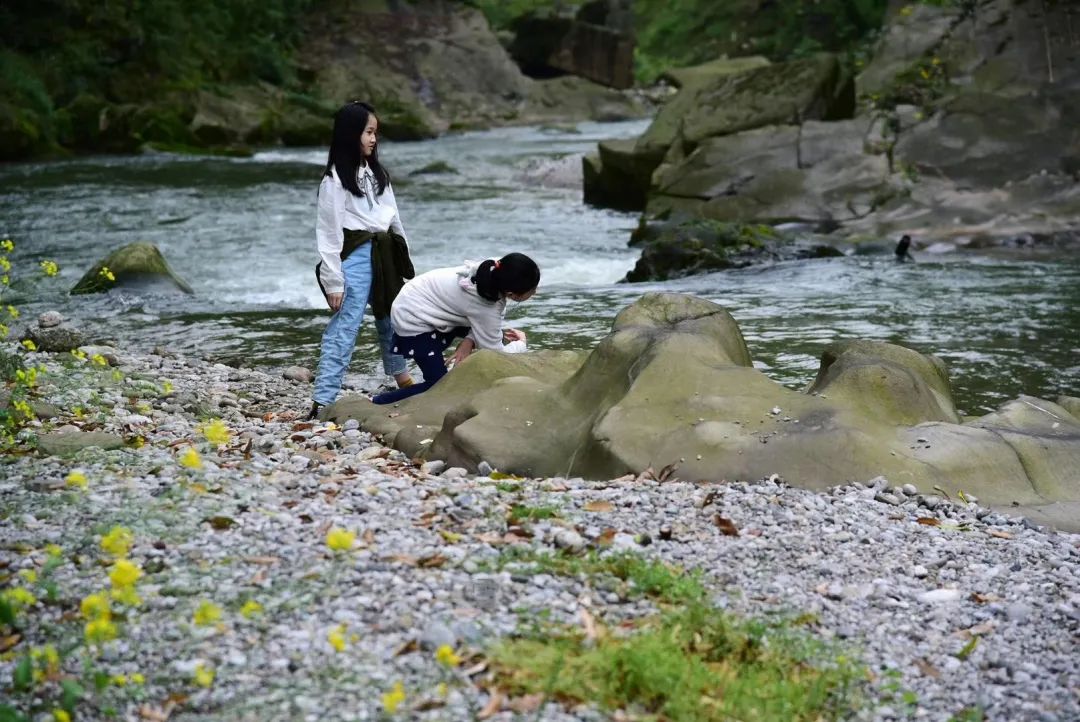 好评率99%！这个深得“特种兵”们青睐的小镇，深山觅静寺、秘境探幽意，私藏了整个夏日的色彩～