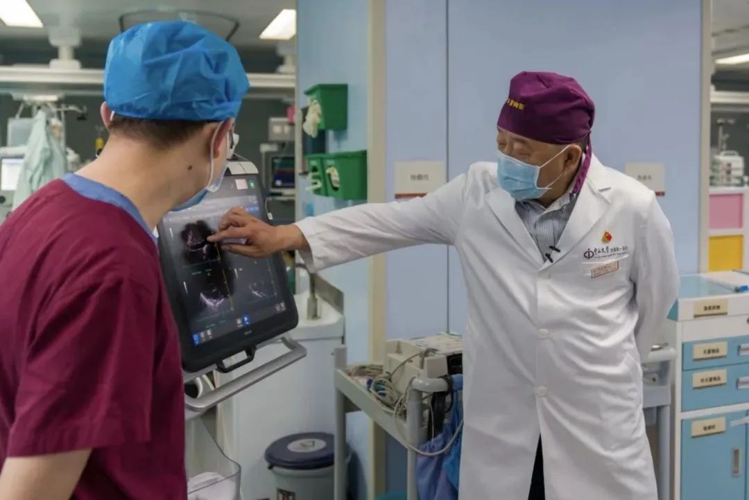 中国医师节致敬生命的守护者,中国医师节公益献礼