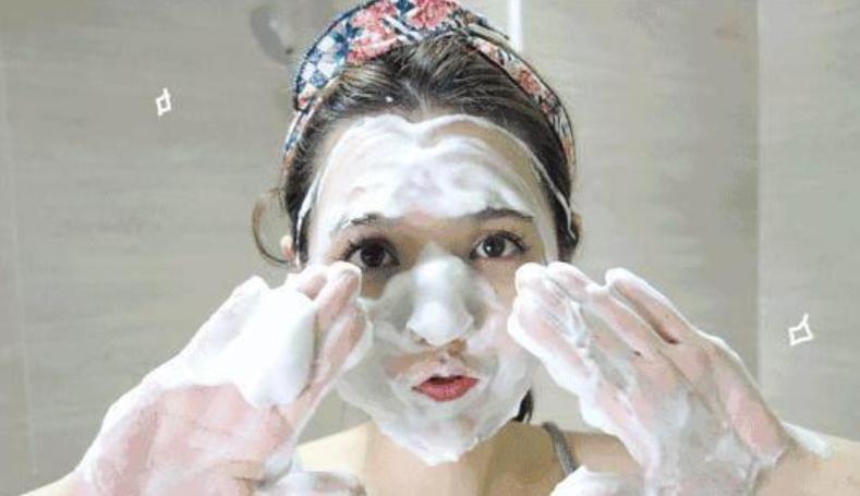 脸上长痘痘化妆推荐什么,化妆后脸上起痘痘怎么回事