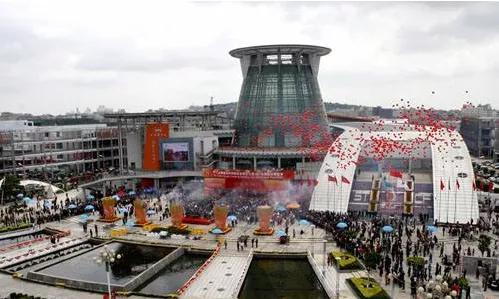 比较有名的服装批发市场,哪里的服装货源最好最便宜