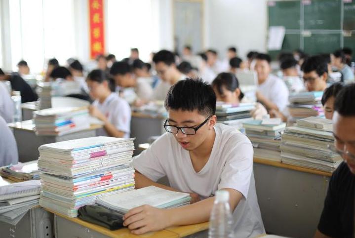 学霸是靠题海战术吗,高三学霸靠题海战术成长