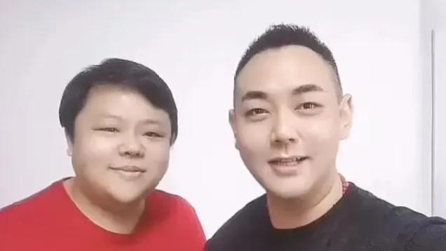 关晓彤周一围瓜尔佳原视频,鹿晗关晓彤两分钟吃仨瓜