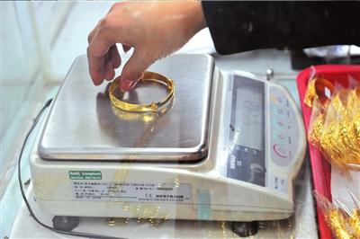 买黄金首饰注意真假,买黄金时一定要看清楚黄金的材质