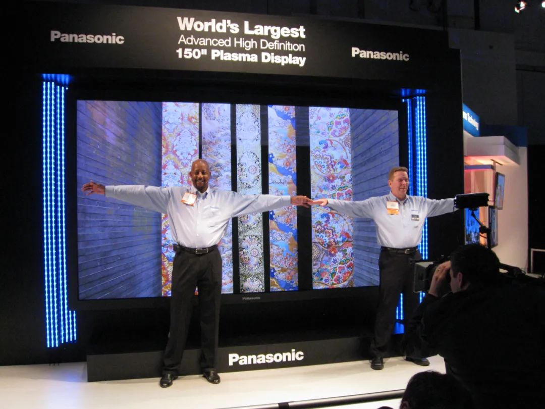 电视正在看突然蓝屏怎么办,电视正常播放突然黑屏了