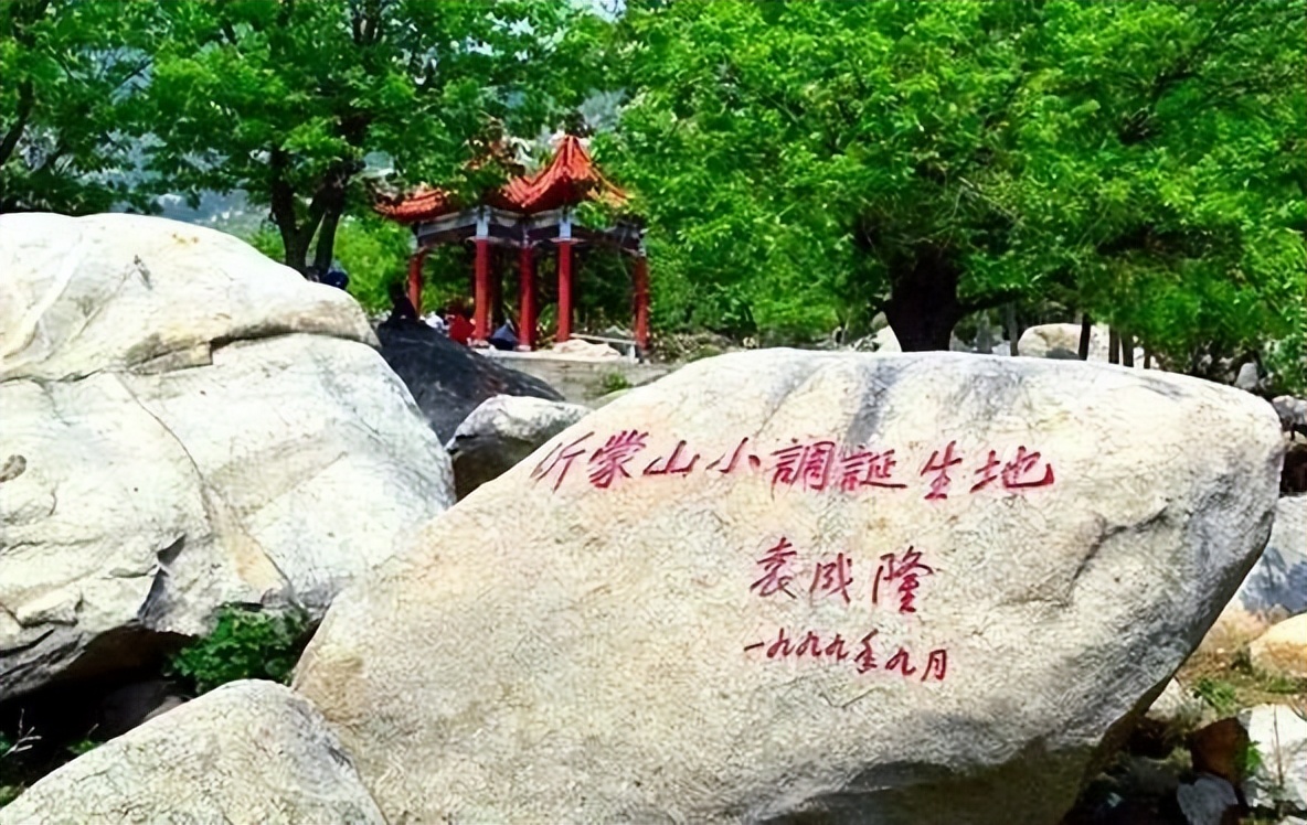 美！青山绿水间，留下一抹齐鲁红！