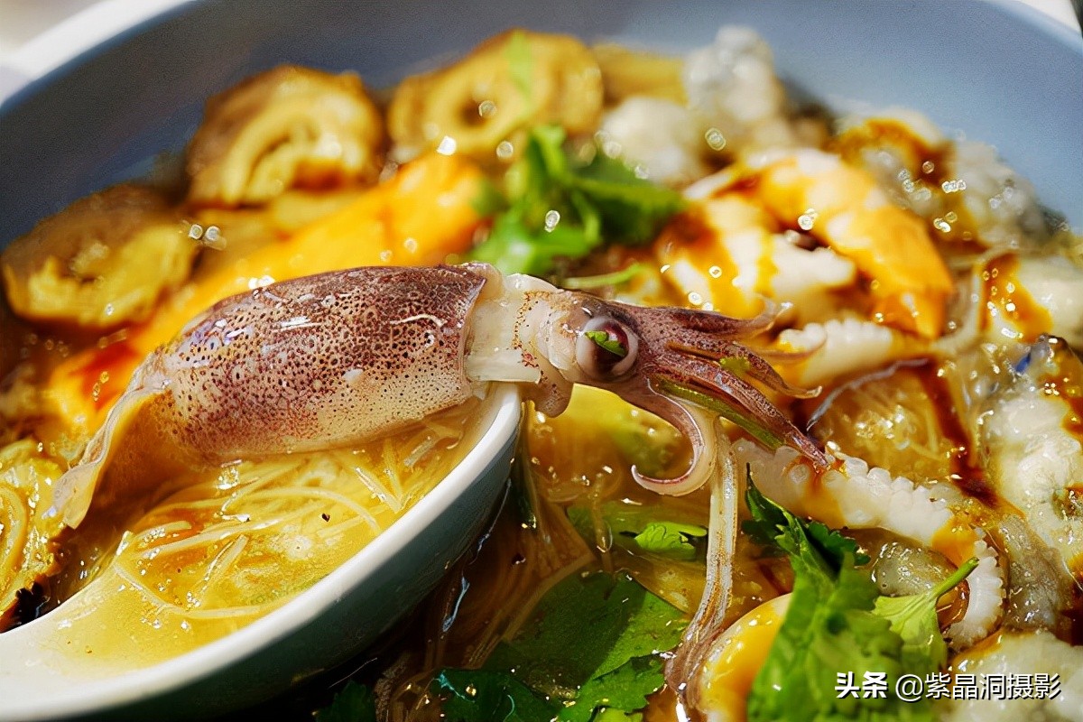 只有四张桌子的小店,几张桌子的小店